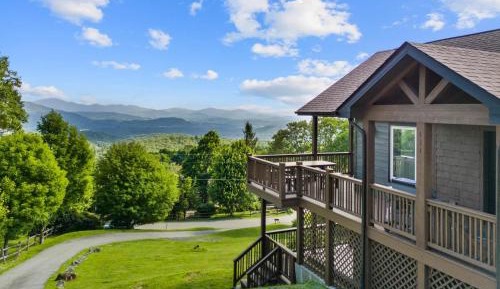 Three-Bedroom Holiday Home 