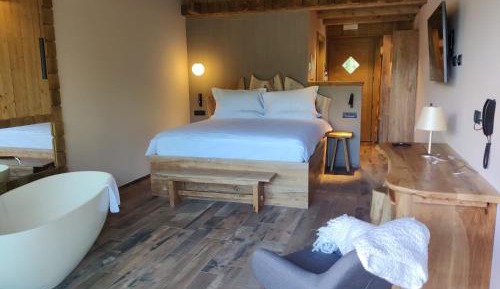 Deluxe Double Room with Bath