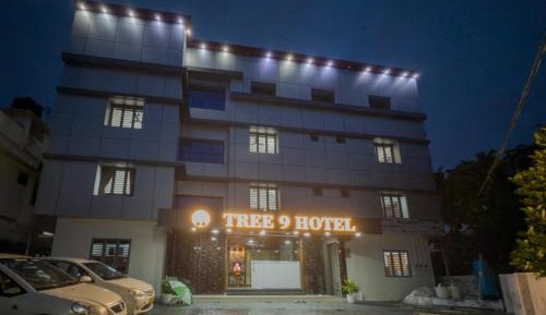 Deluxe Double Room (2 Adults + 1 Child)