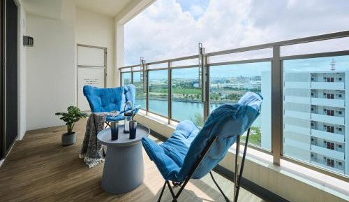 Three-Bedroom Apartment with Balcony