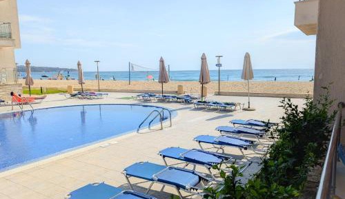 One-Bedroom Apartment with Sea View