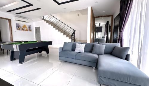 Four-Bedroom Holiday Home