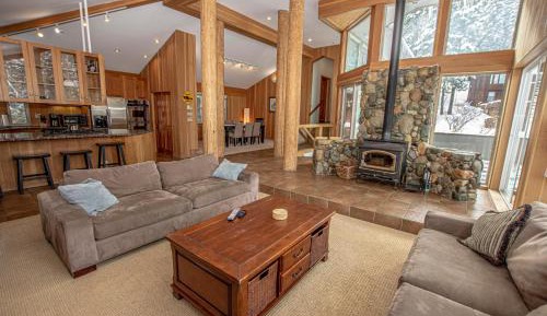 Four-Bedroom Holiday Home