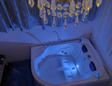 Queen Room with Spa Bath