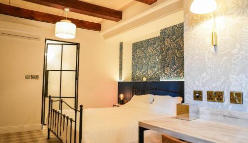 Deluxe Double Room with Bath