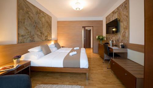 Double or Twin Room with Mountain View