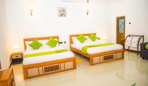 Deluxe Queen Suite