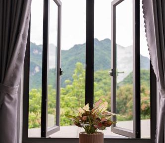 Family Room with Mountain View