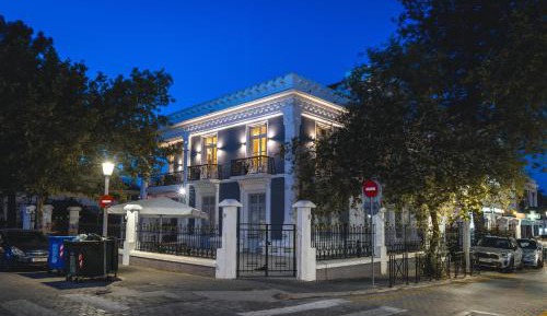Four-Bedroom Luxury Apartment