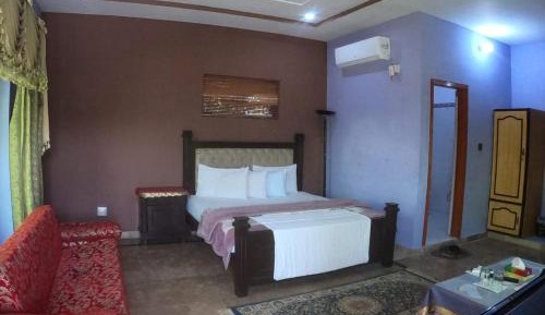 Family Room with Lake View