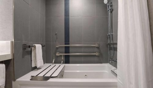 2 Queen Beds, Mobility and Hearing Accessible
