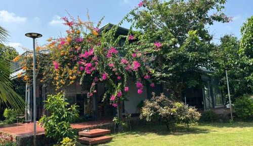 Villa with Garden View