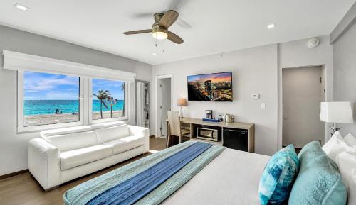 Ocean Front Deluxe Room with King Bed