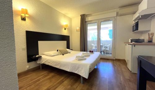 Studio Apartment with Balcony
