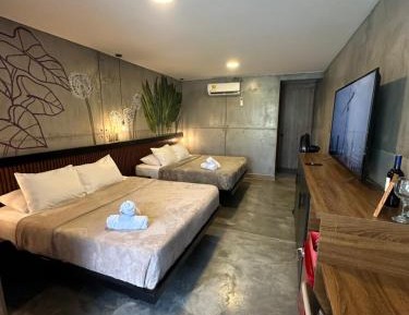 Deluxe Suite with Bath and Air Conditioning