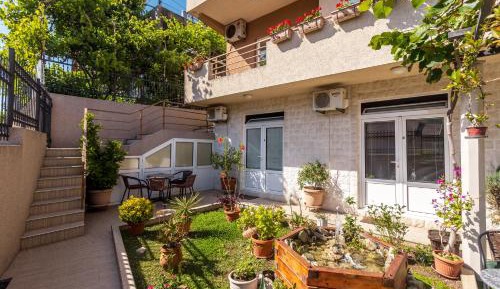 Studio with Garden View