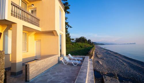 One-Bedroom Apartment with Sea View and Balcony