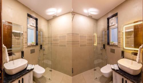 One-Bedroom Apartment with Balcony and City View