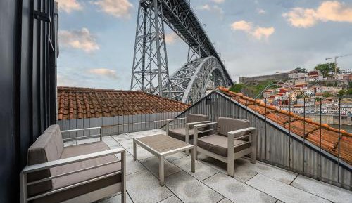 One-Bedroom Apartment with View