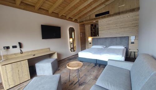 Double or Twin Room with Lake View