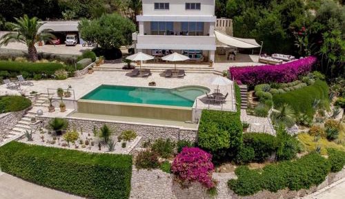 Villa - Beach Front