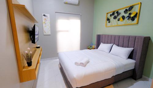 Standard Queen Room