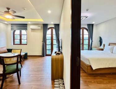 One-Bedroom Apartment with Balcony