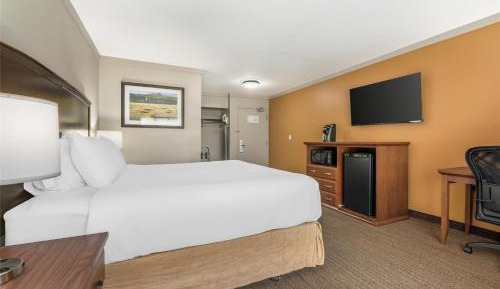 Queen Room with Balcony - Disability Access