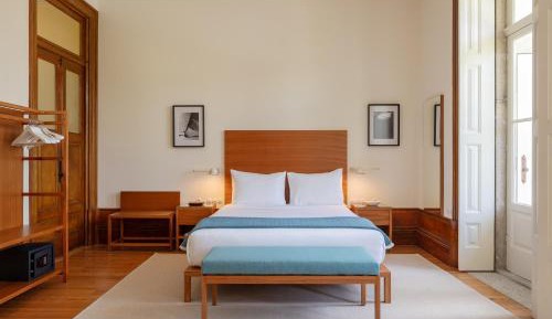 Deluxe Double Room with Balcony and Garden View