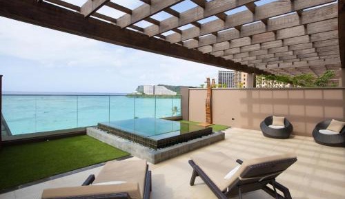One Bedroom Oceanfront Villa Queen