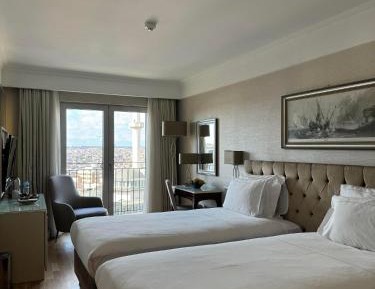 Deluxe Family Room