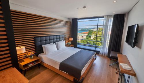 Deluxe Room with Sea View
