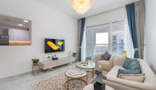 Four-Bedroom Apartment with Pool View
