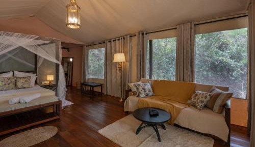 Deluxe Double Room (2 Adults + 1 Child)