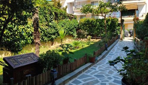 Two-Bedroom Deluxe Apartment with Garden View