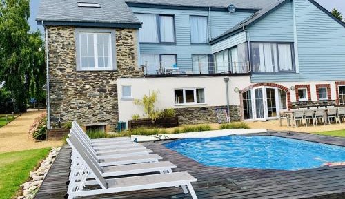 Six-Bedroom Holiday Home