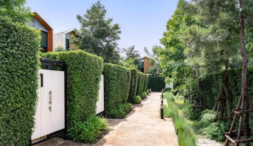 Villa with Garden View