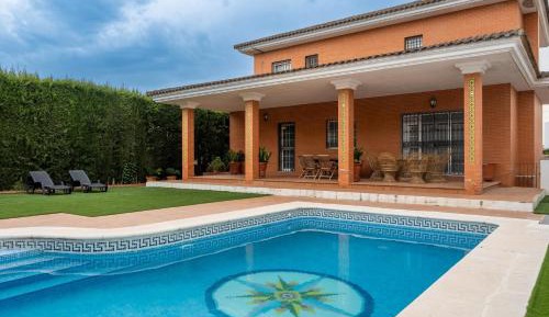 Villa with Garden View