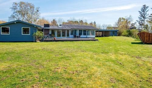 Four-Bedroom Holiday Home