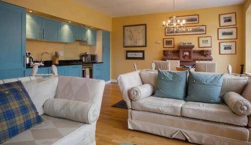 Deluxe Two-Bedroom Apartment with Garden View