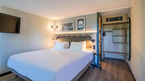 Superior Room - 1 King Bed
