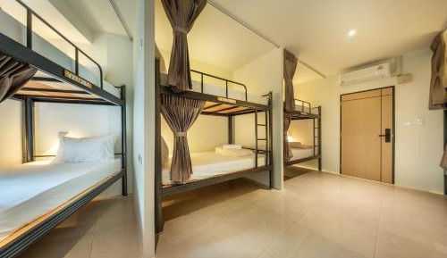 Single Bed in Mixed Dormitory Room