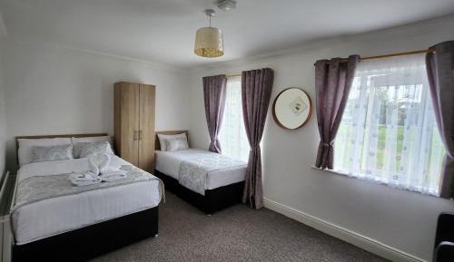 Triple Room with Shared Bathroom