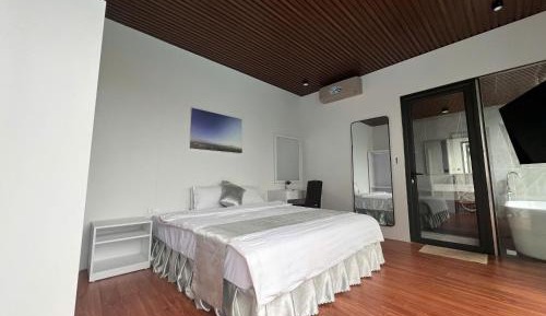 King Room with Pool View