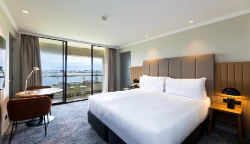 Premium King Room with Balcony and River View - Top Floor