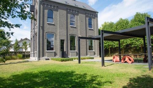 Seven-Bedroom Holiday Home
