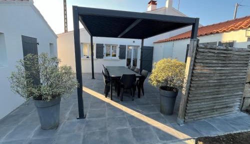 Holiday Home (11 adults)
