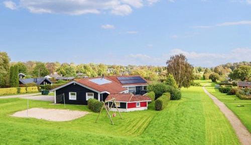 Six-Bedroom Holiday Home