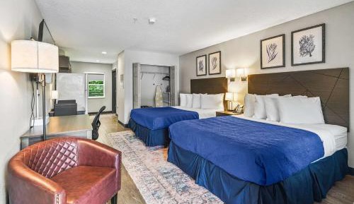 Suite with Two Queen Beds and Roll-in Shower - Mobility Accessible/Non-Smoking