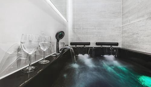 Studio with Spa Bath